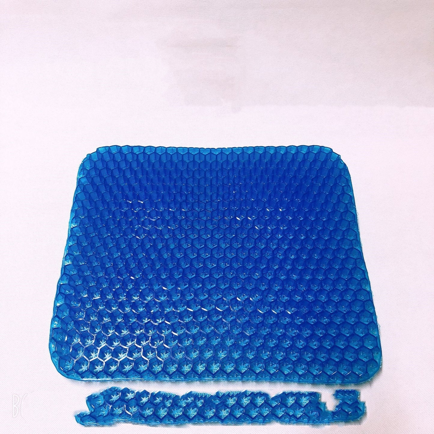 夏用ジェルシートクッション 通気性のあるハニカムデザイン 圧力を緩和 背中 尾骨の痛み 自宅や車用